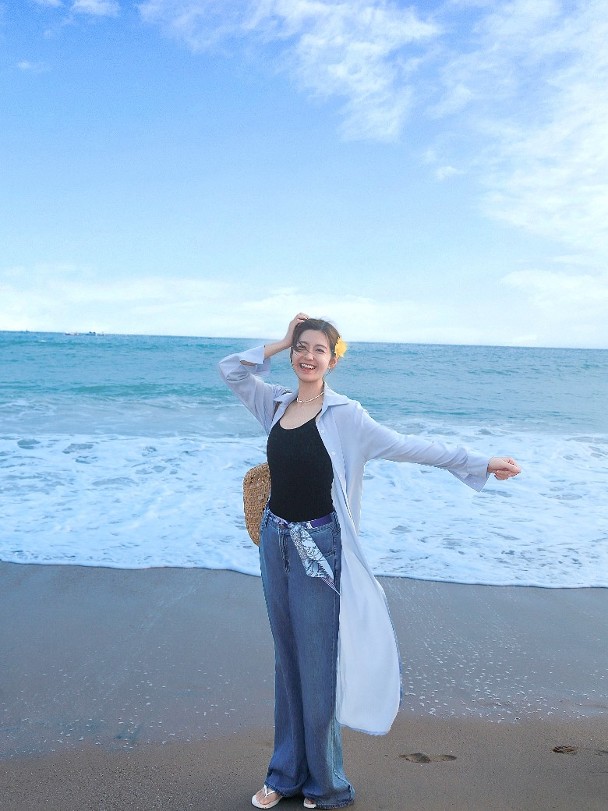 陳自瑤旅遊照美翻網民　白裙仙女＋黑背心型格雙造型吸爆讚