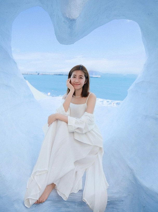 陳自瑤旅遊照美翻網民　白裙仙女＋黑背心型格雙造型吸爆讚