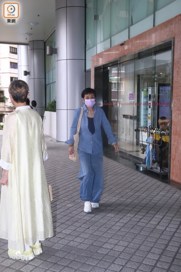 影壇傳奇施南生病況惹關注　張艾嘉兩度現身醫院　徐克回應：尊重施小姐